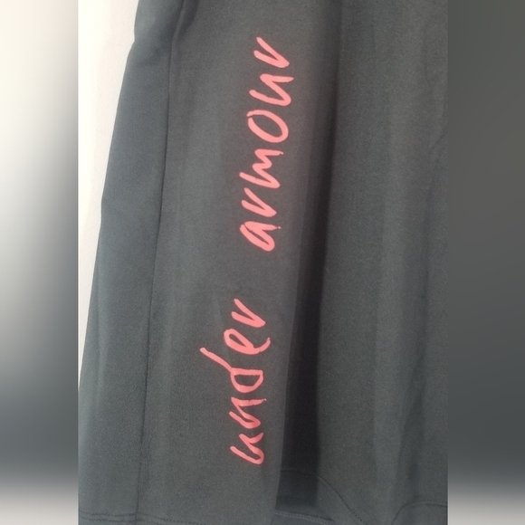 Under Armour Workout Tank with Brand Tag up the Side. Gray w/ Pink Lettering XS. - Picture 2 of 3